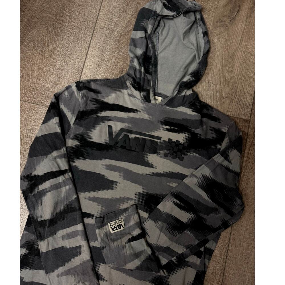 VANS Long Sleeve - Lightweight Camo Hoodie - Small